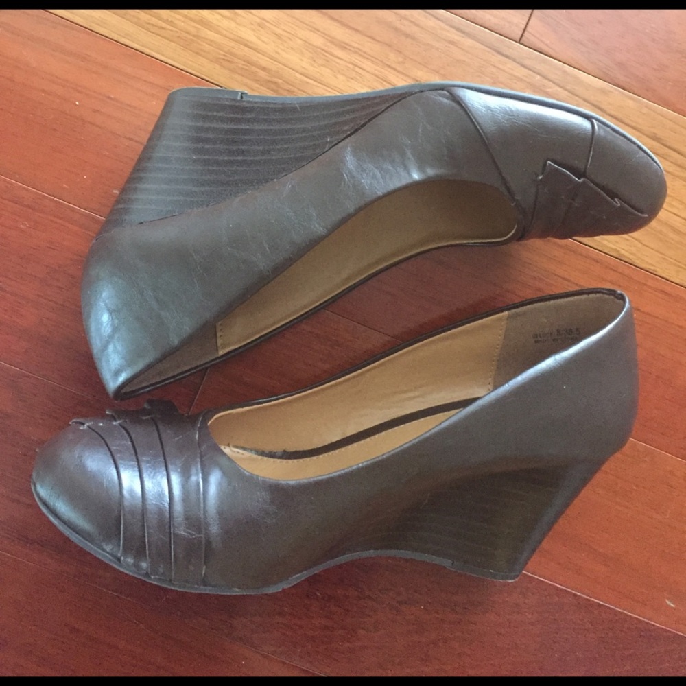 Chinese laundry Chocolate brown wedges size 8
